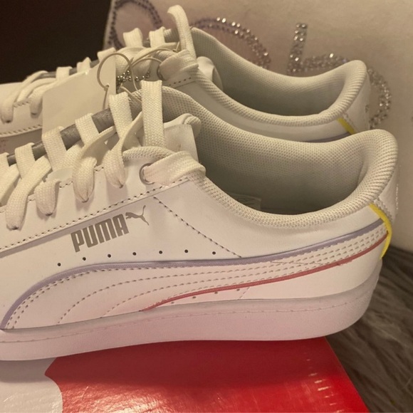 NWT LADIES PUMA SNEAKERS SIZE 6.5 - Picture 2 of 4